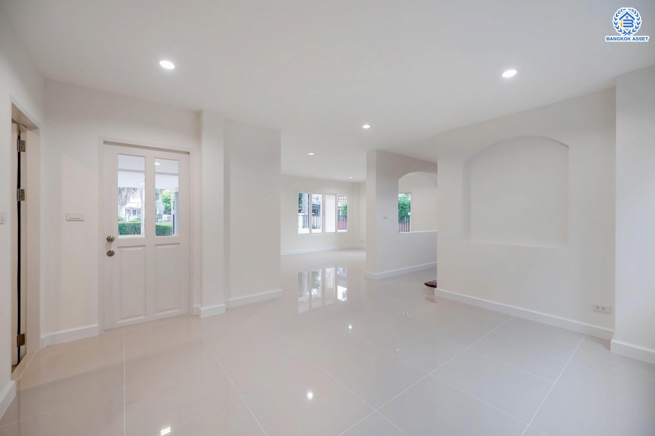 บ้านมือสองตกแต่งใหม่ โครงการ เพอร์เฟคเพลส รัตนาธิเบศร์-ไทรม้า รองรับความสุข บนเนื้อที่ 64.5 ตร.ว. พื้นที่ใช้สอย 190.43 ตร.ม. ฟังก์ชัน 3 ห้องนอน 3 ห้องน้ำ จอดรถได้ 2 คัน ทำเลเชื่อมต่อได้หลายเส้นทาง ติดถนนรัตนาธิเบศร์ และรถไฟฟ้าสายสีม่วง "สถานีบางรักน้อยท่าอิฐ"